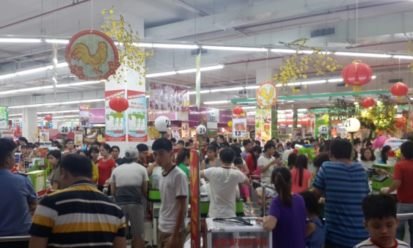 TP.HCM: Chen lấn mua sắm những ngày cuối năm tại các siêu thị